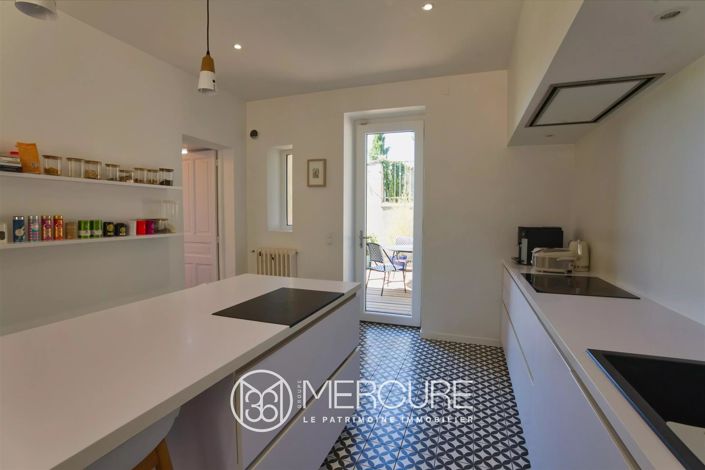 Image No.9-7 Bed House for sale