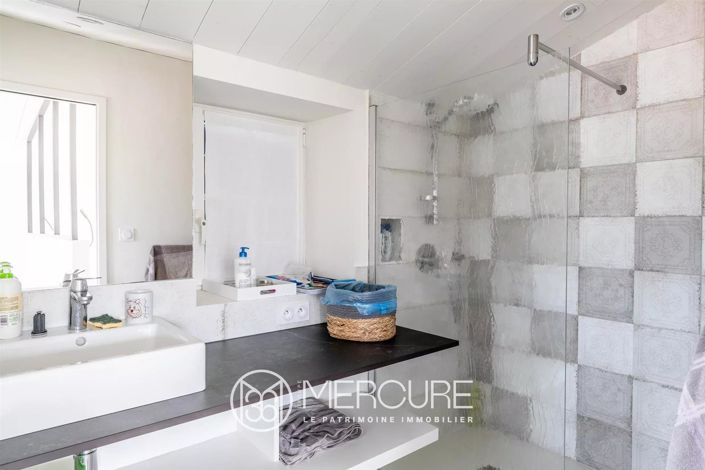 Image No.8-4 Bed House for sale