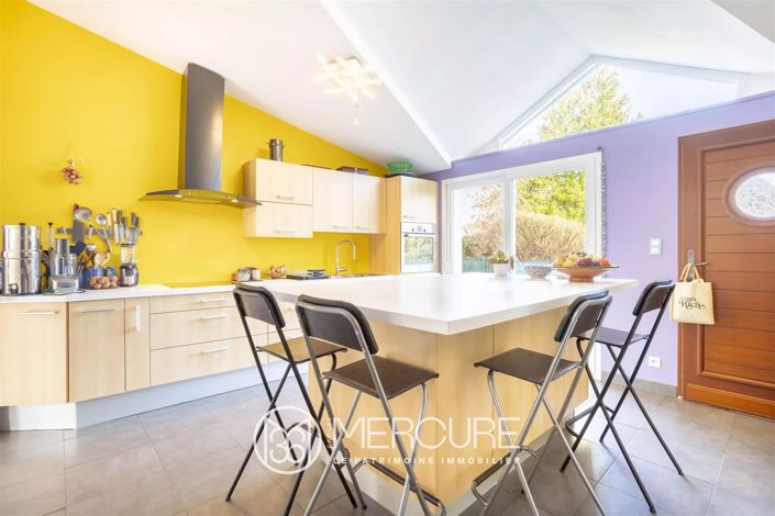 Image No.6-5 Bed House for sale