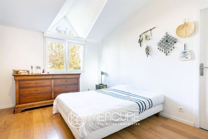 Image No.7-5 Bed House for sale