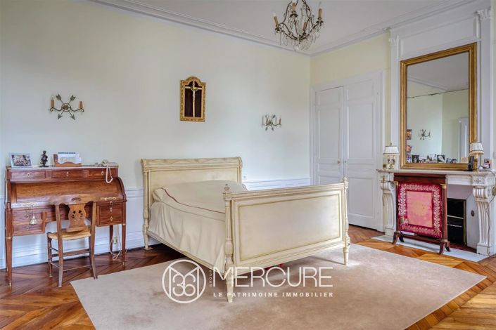 Image No.8-7 Bed House for sale