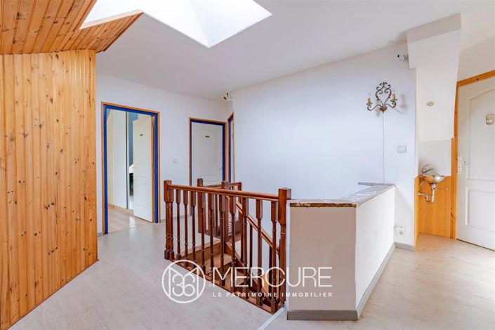 Image No.8-5 Bed House for sale