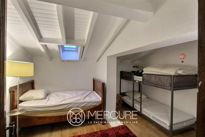 Image No.9-5 Bed House for sale