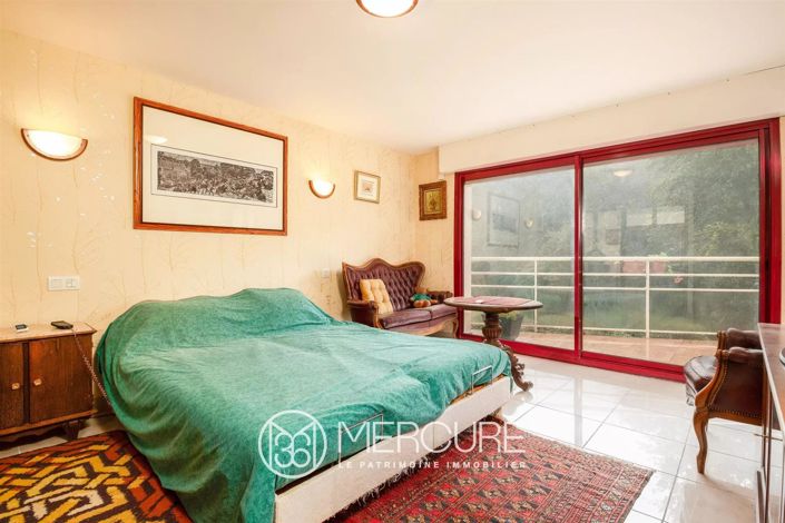 Image No.9-5 Bed House for sale