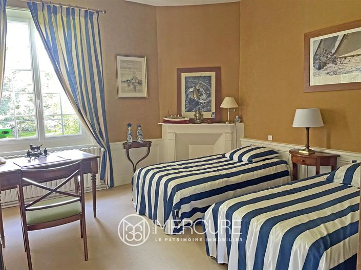 Image No.8-6 Bed House for sale