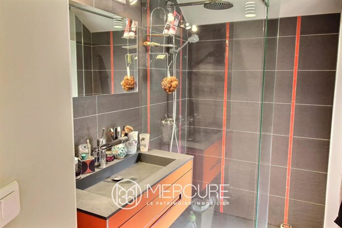 Image No.29-6 Bed House for sale