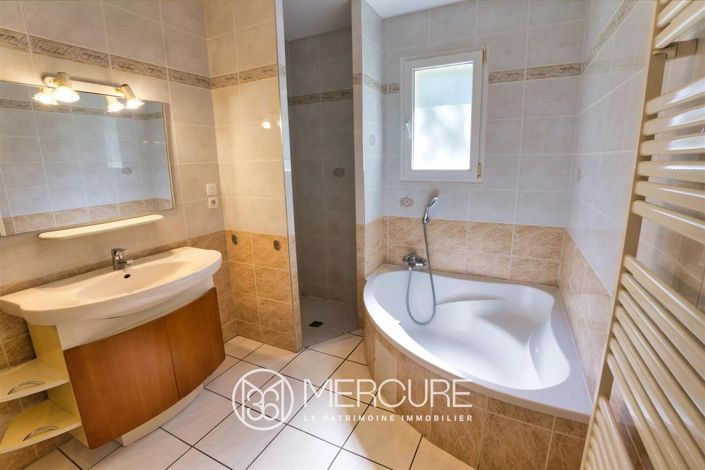 Image No.8-4 Bed House for sale