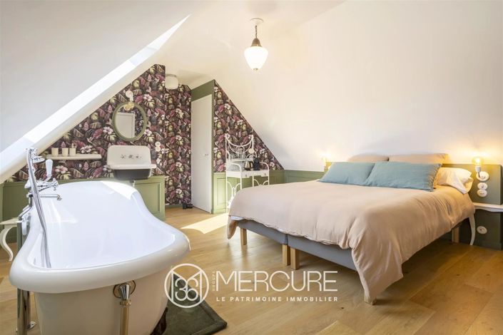 Image No.6-8 Bed House for sale