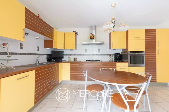 Image No.8-4 Bed House for sale