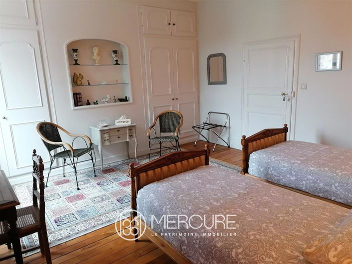 Image No.6-8 Bed House for sale