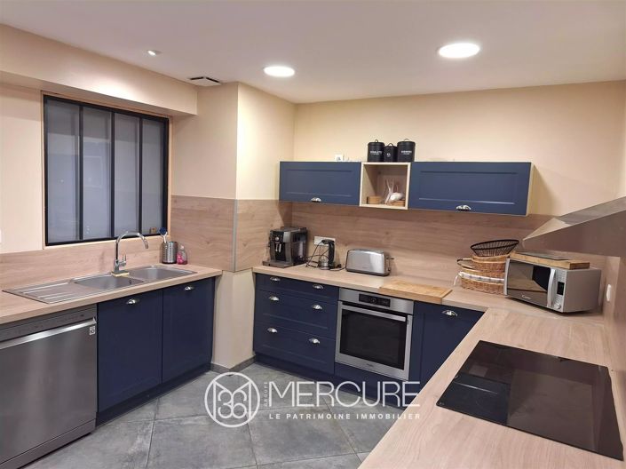 Image No.9-8 Bed House for sale