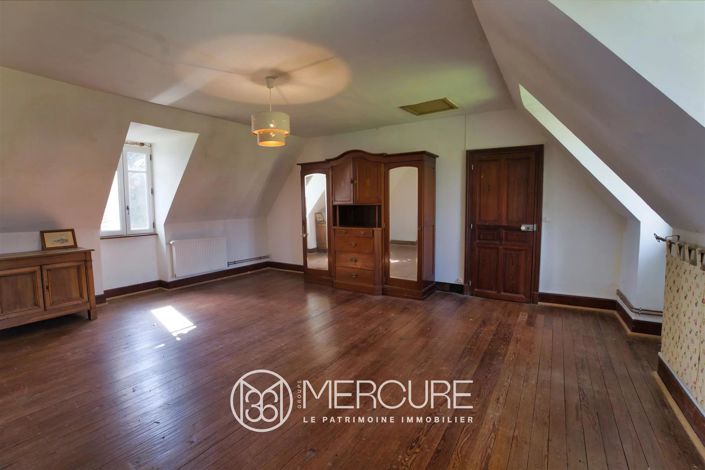 Image No.8-5 Bed House for sale