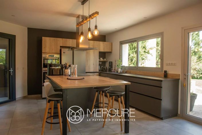 Image No.7-6 Bed House for sale