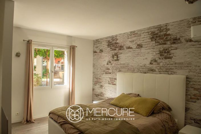 Image No.8-6 Bed House for sale