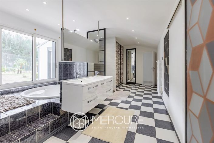 Image No.10-5 Bed House for sale