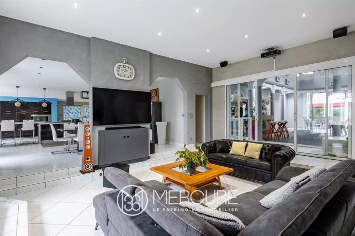 Image No.6-5 Bed House for sale