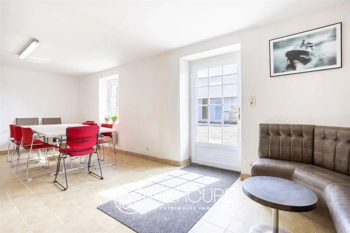 Image No.4-8 Bed House for sale