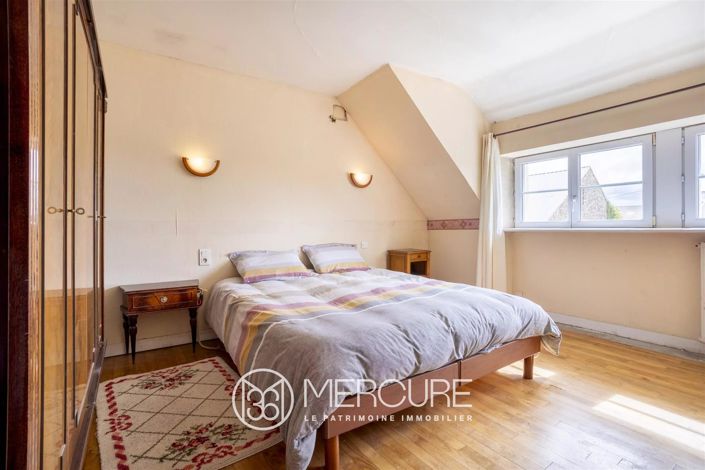 Image No.6-8 Bed House for sale