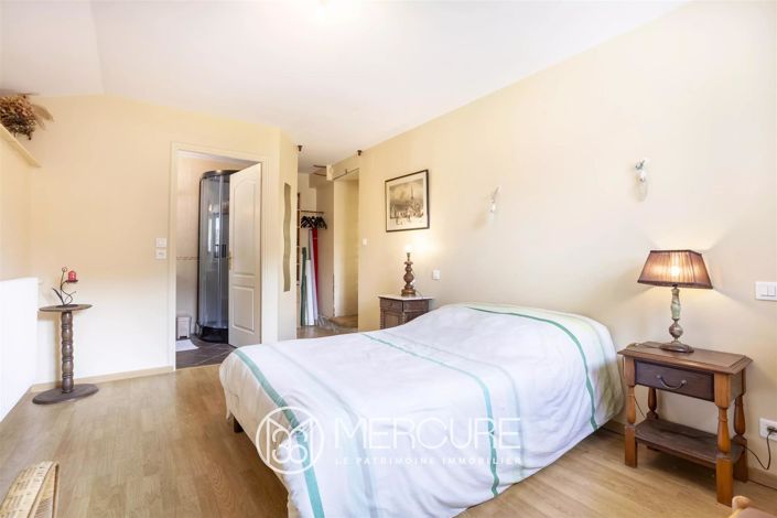 Image No.7-8 Bed House for sale