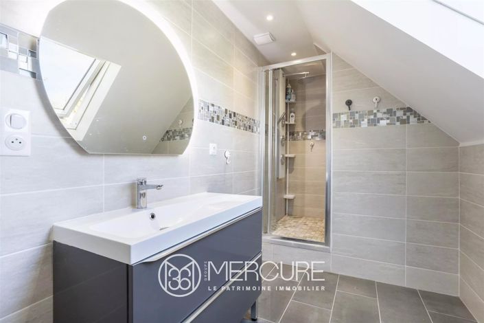 Image No.9-8 Bed House for sale