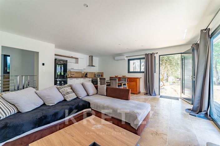 Image No.11-8 Bed House for sale