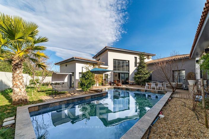 Image No.12-8 Bed House for sale