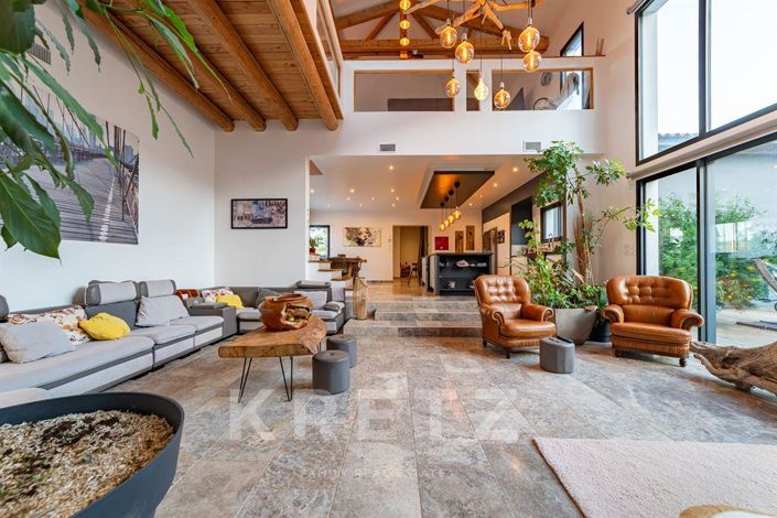 Image No.3-8 Bed House for sale