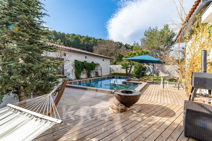 Image No.4-8 Bed House for sale