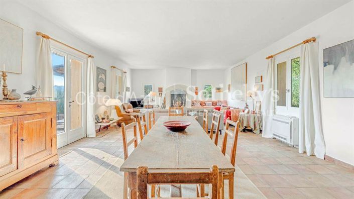 Image No.6-5 Bed House for sale