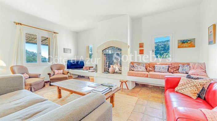 Image No.7-5 Bed House for sale