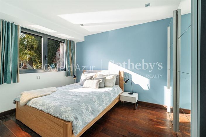 Image No.11-4 Bed Property for sale