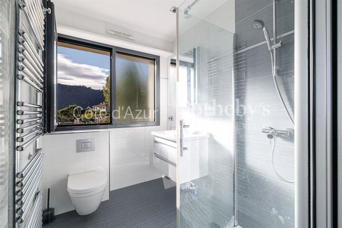 Image No.12-4 Bed Property for sale