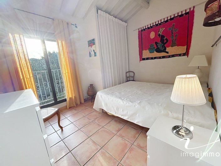 Image No.10-5 Bed House for sale