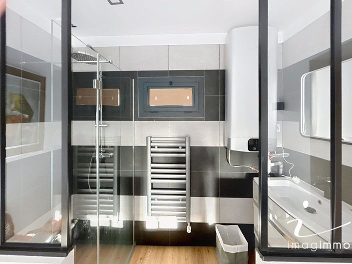 Image No.9-5 Bed House for sale