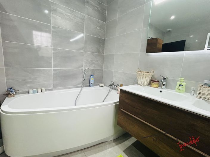 Image No.9-2 Bed House for sale