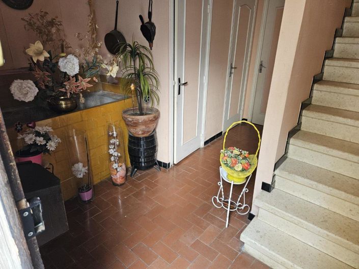 Image No.11-2 Bed House for sale