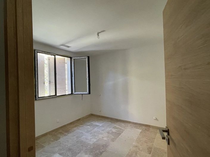 Image No.13-3 Bed House for sale