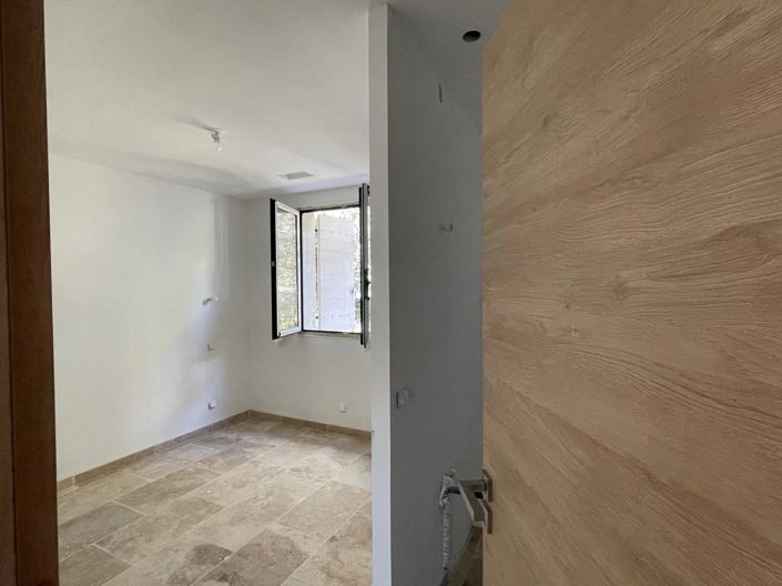 Image No.14-3 Bed House for sale