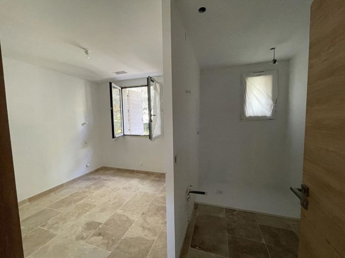 Image No.15-3 Bed House for sale