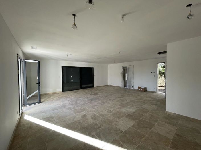 Image No.17-3 Bed House for sale