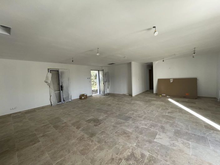 Image No.9-3 Bed House for sale