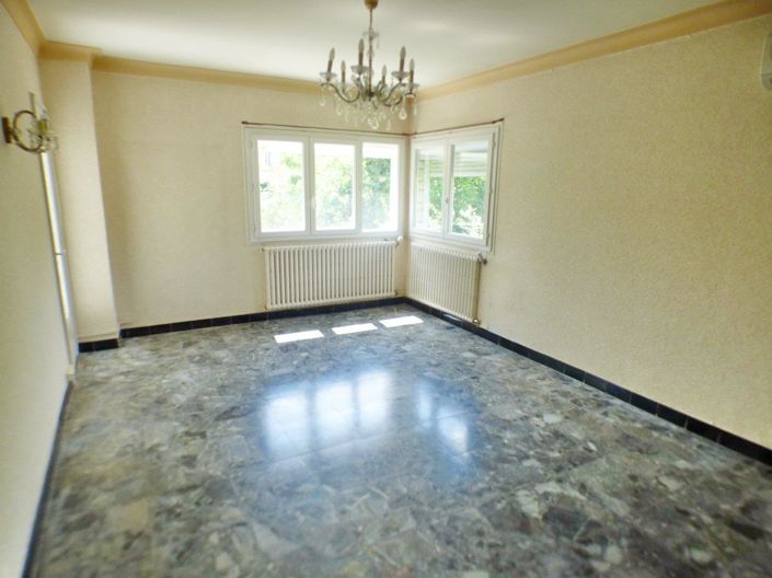 Image No.11-5 Bed House for sale