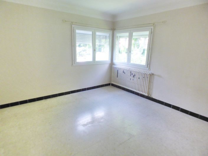 Image No.17-5 Bed House for sale