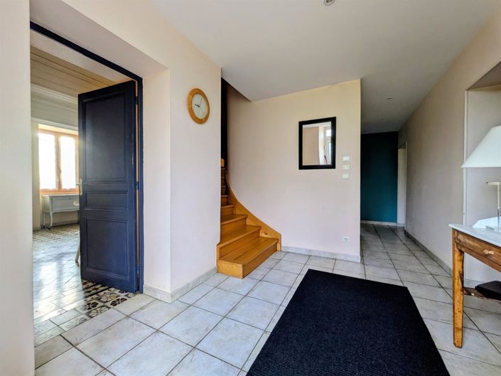 Image No.8-5 Bed House for sale