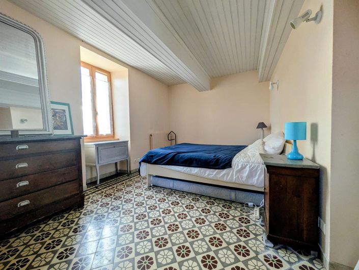 Image No.9-5 Bed House for sale