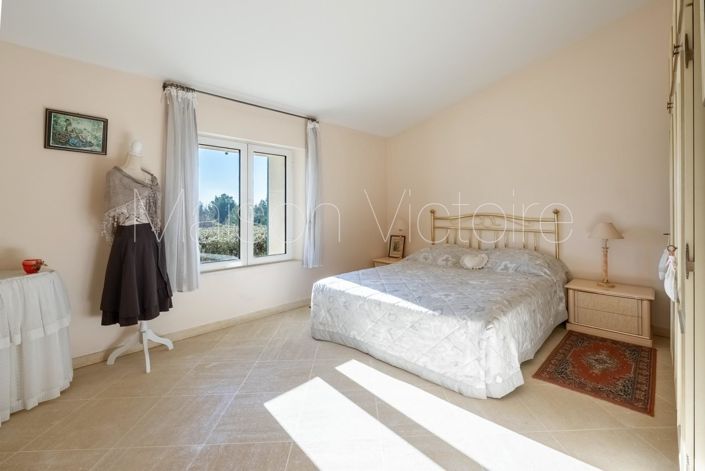 Image No.20-4 Bed House for sale