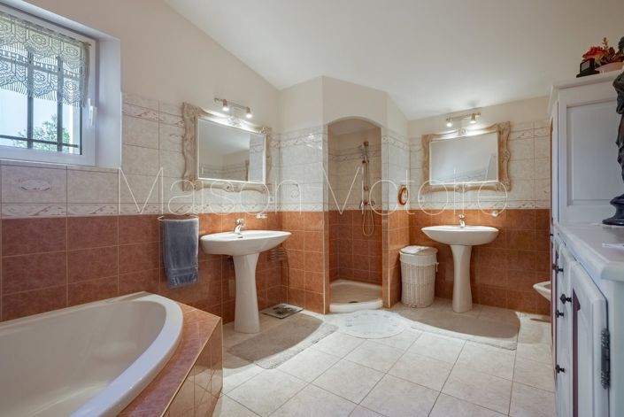 Image No.23-4 Bed House for sale