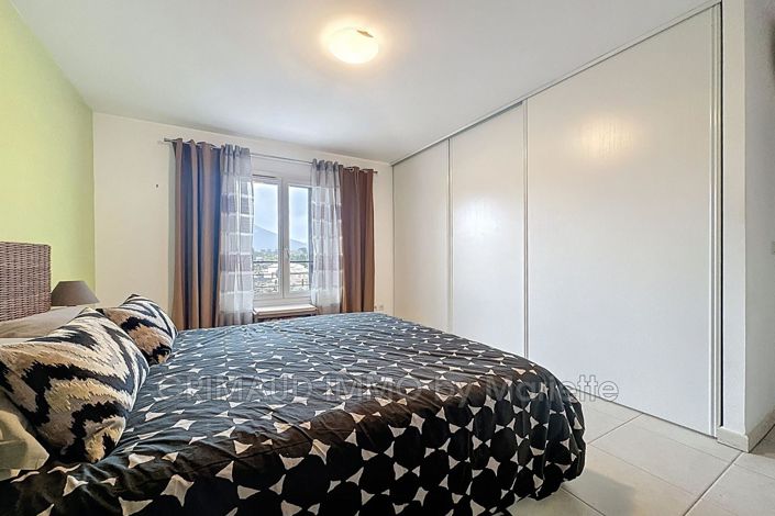 Image No.10-2 Bed House for sale