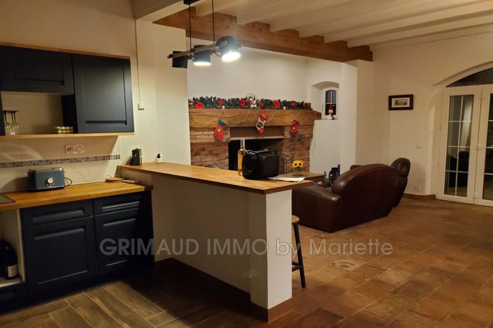 Image No.8-6 Bed House for sale