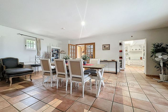 Image No.12-4 Bed House for sale